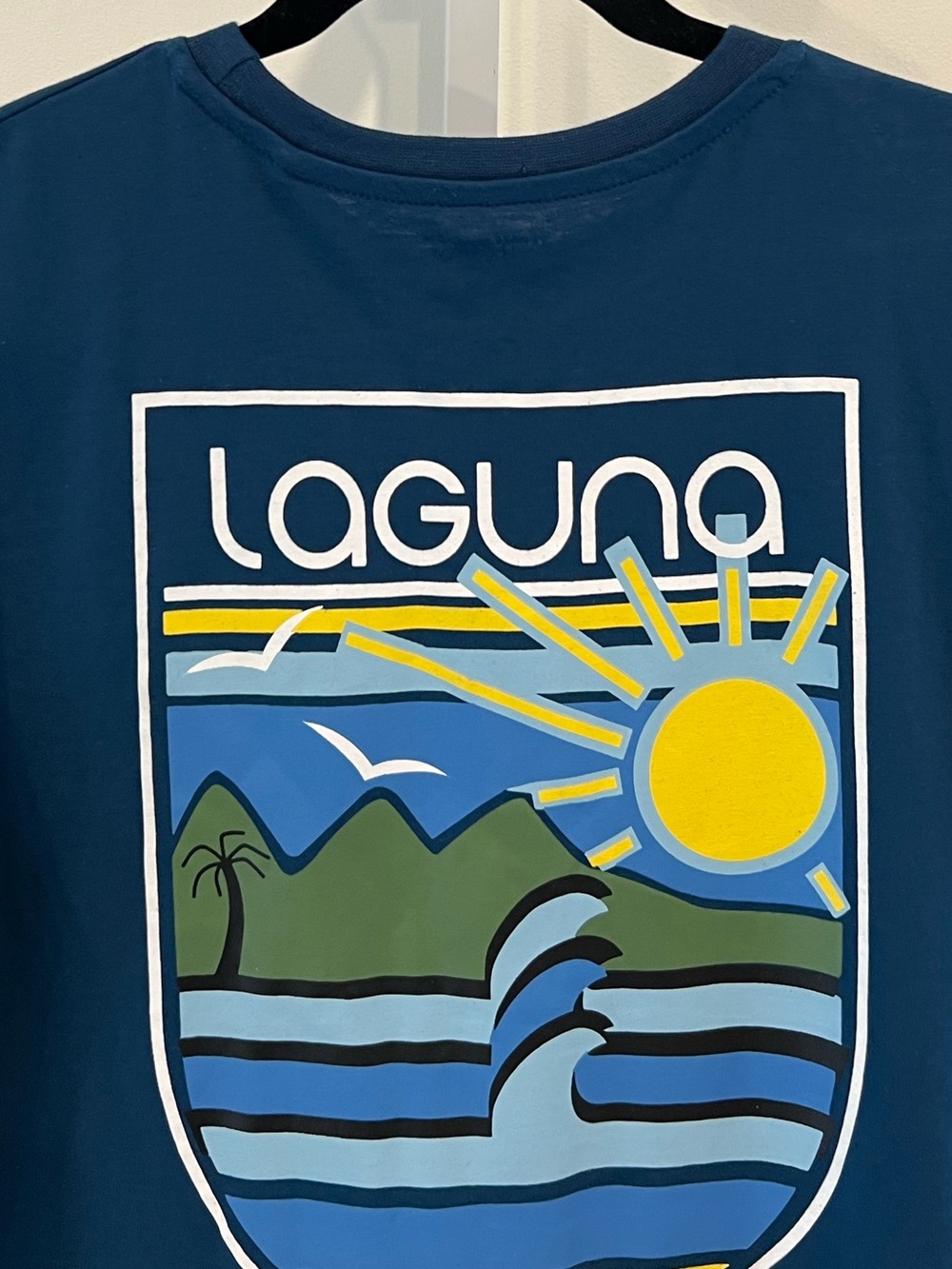 Laguna Blue Yellow Green Beach Graphic Short Sleeve Tee Shirt Mens Sz Small